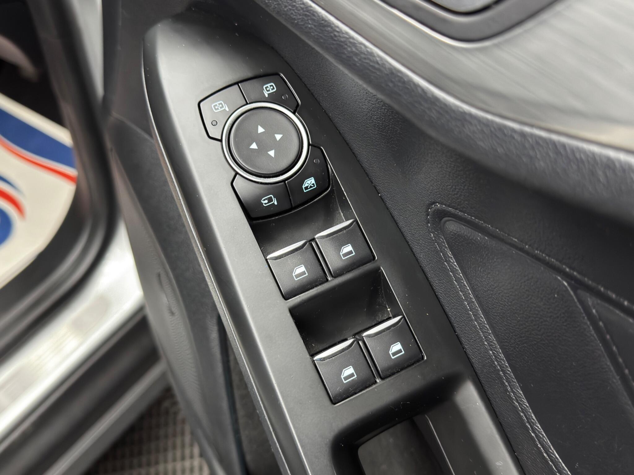 Ford Focus - Image 41