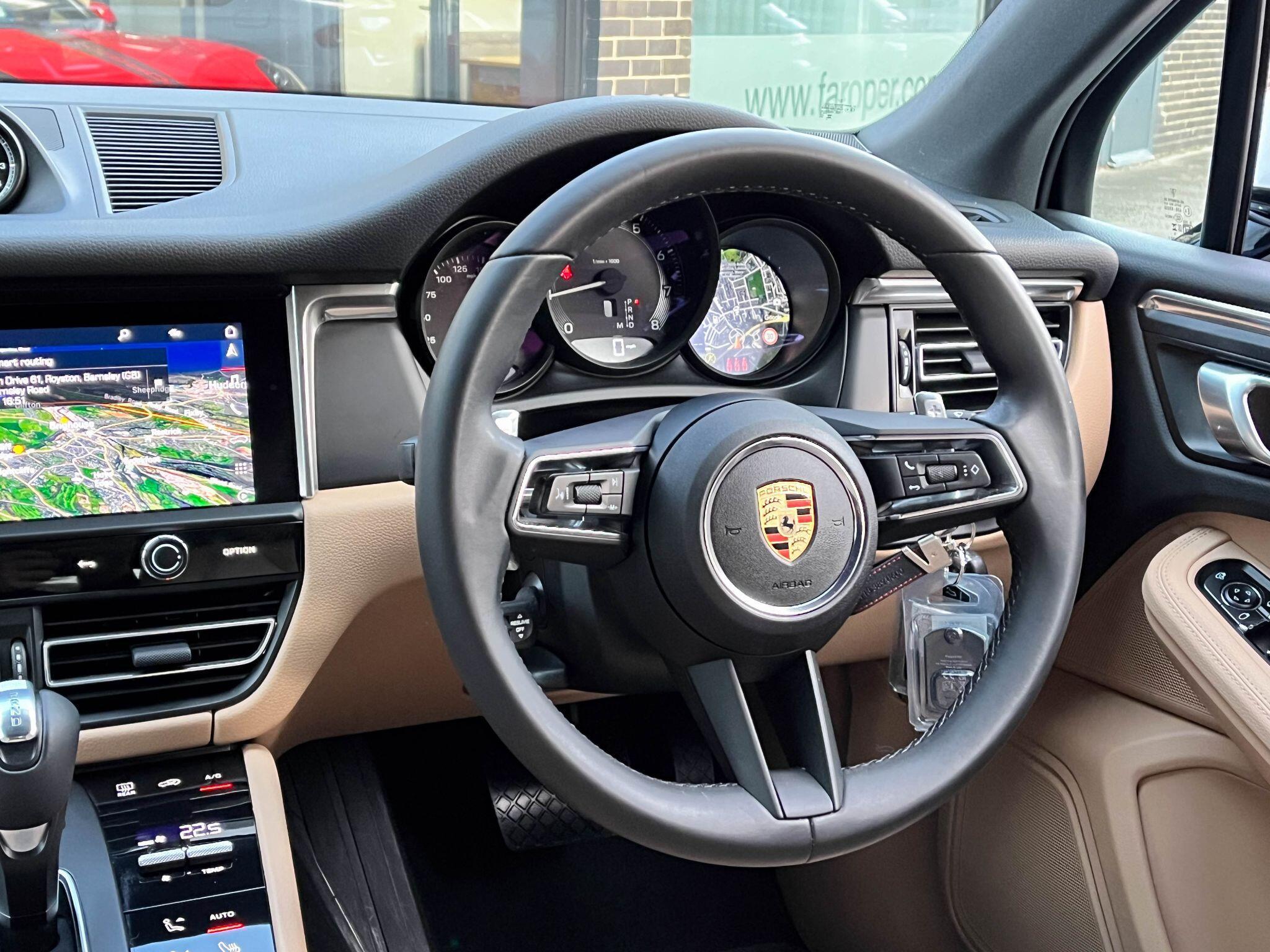 Porsche Macan - Image 13