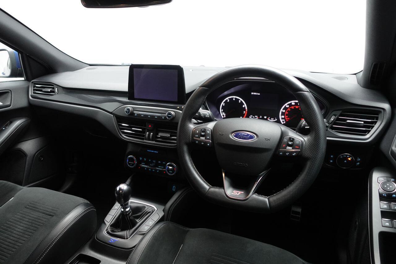 Ford Focus - Image 17