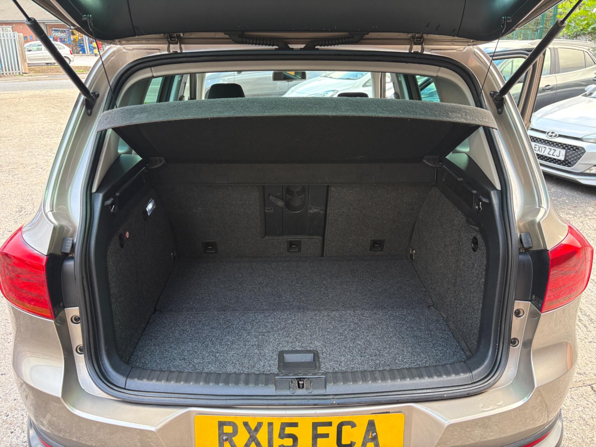 Volkswagen Tiguan - Image 15