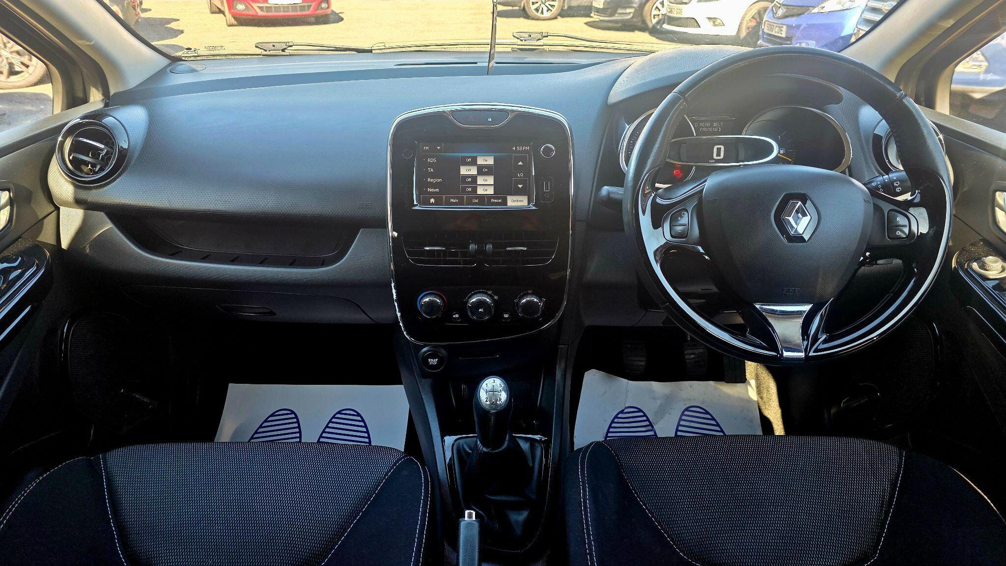 Renault Clio - Image 20