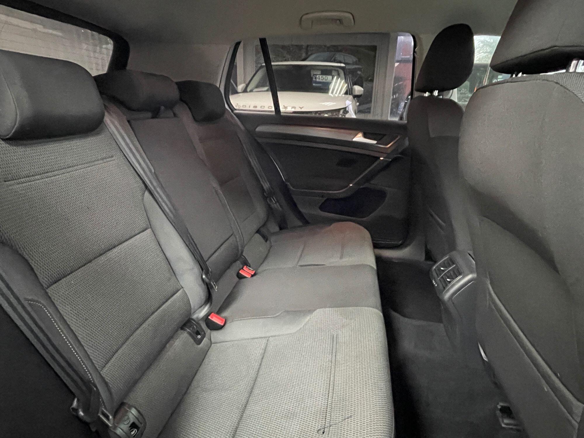 Volkswagen Golf - Image 28