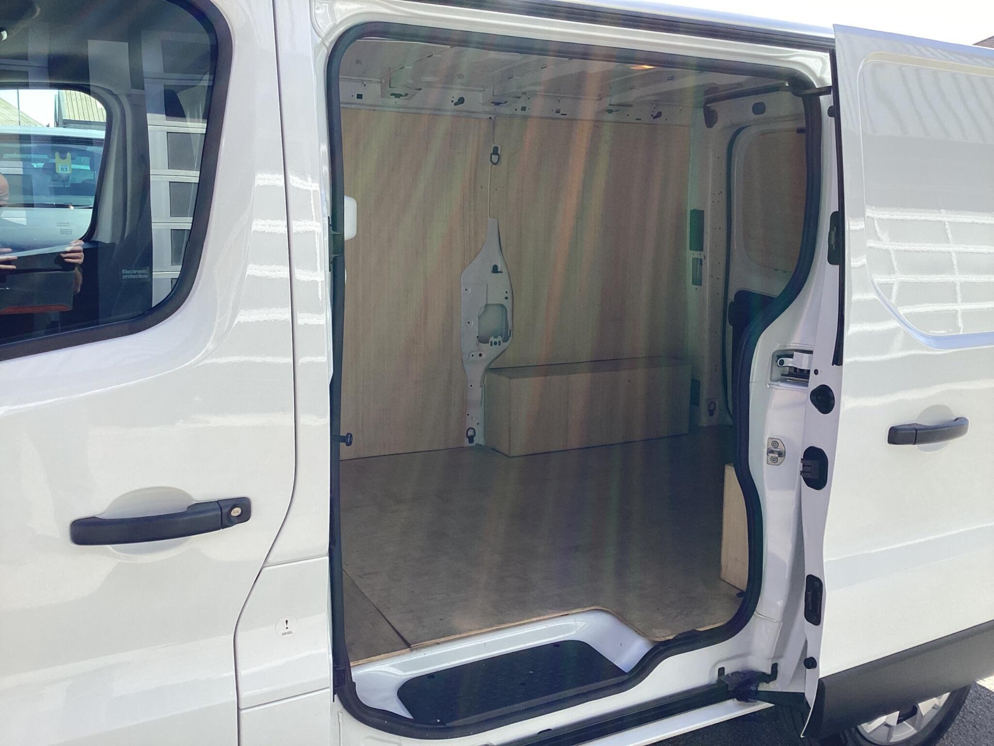 Renault Trafic - Image 16