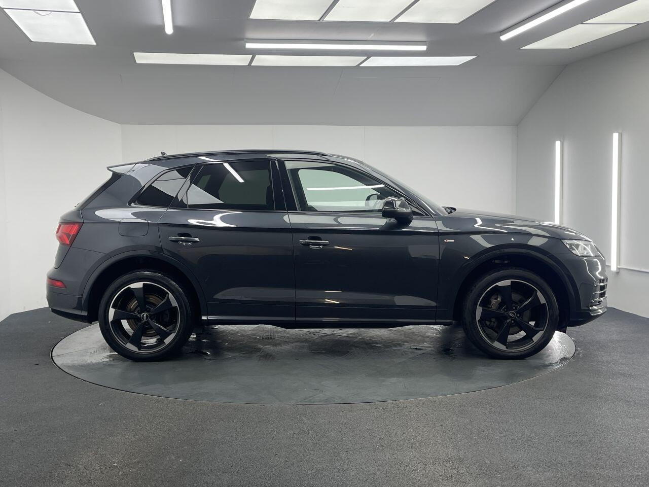 Audi Q5 - Image 13