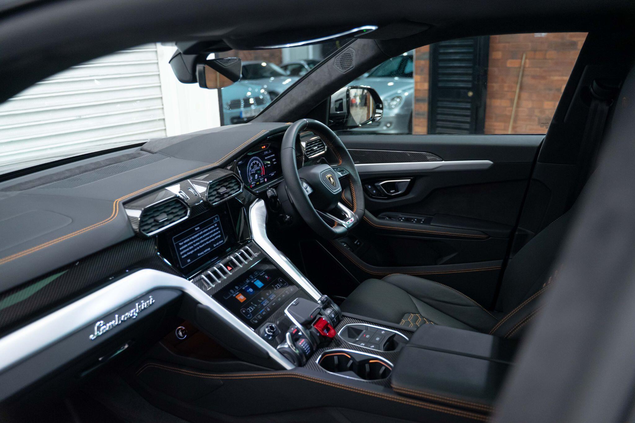 Lamborghini Urus - Image 7
