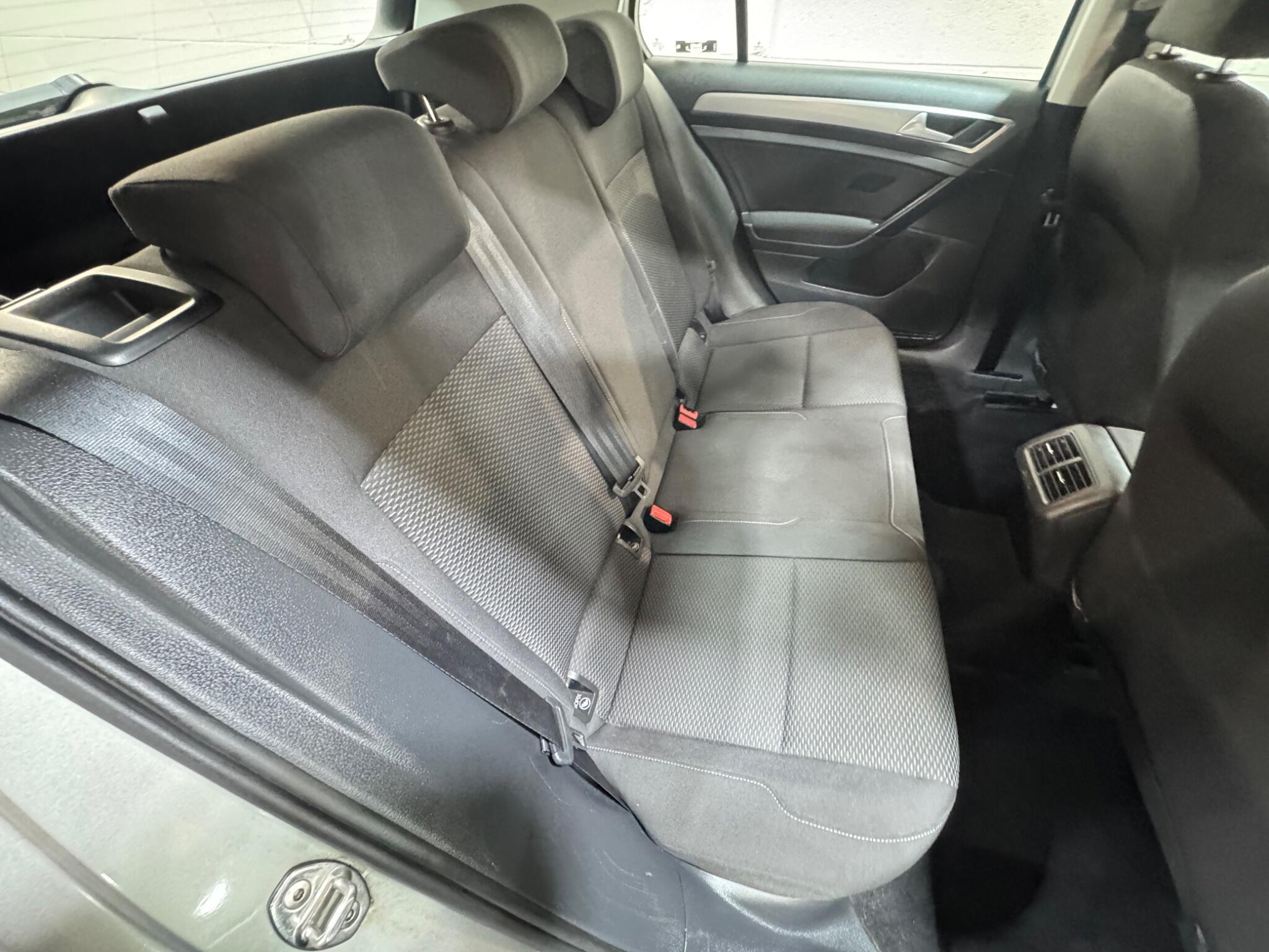 Volkswagen Golf - Image 12