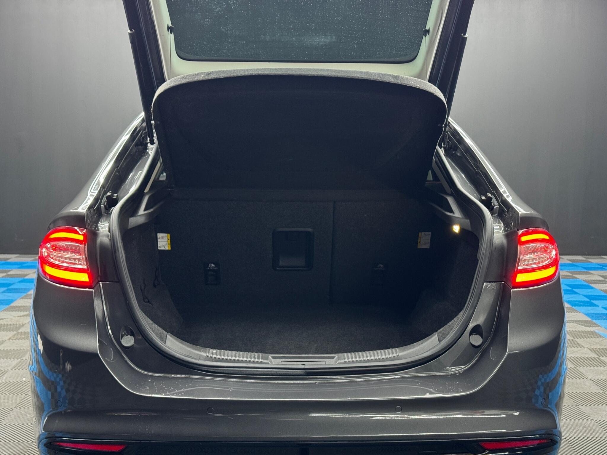 Ford Mondeo - Image 39