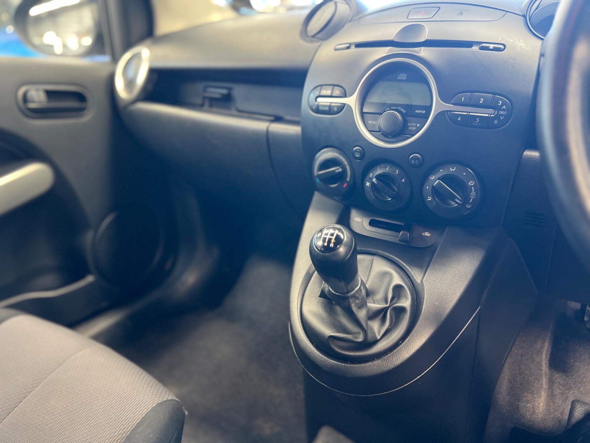 Mazda MAZDA2 - Image 22