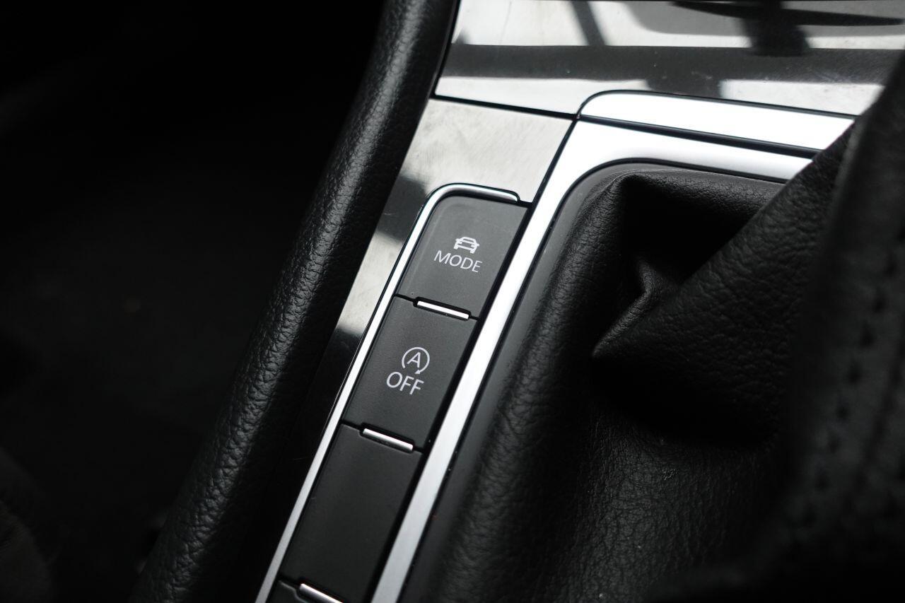 Volkswagen Golf - Image 44