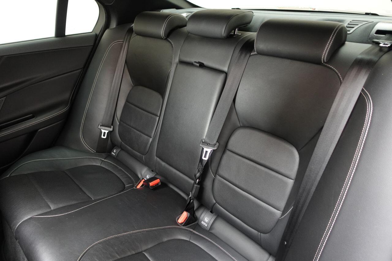 Jaguar XE - Image 11