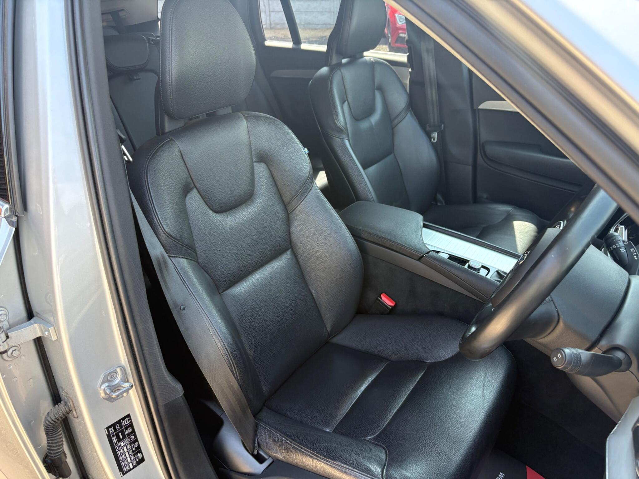 Volvo XC90 - Image 10