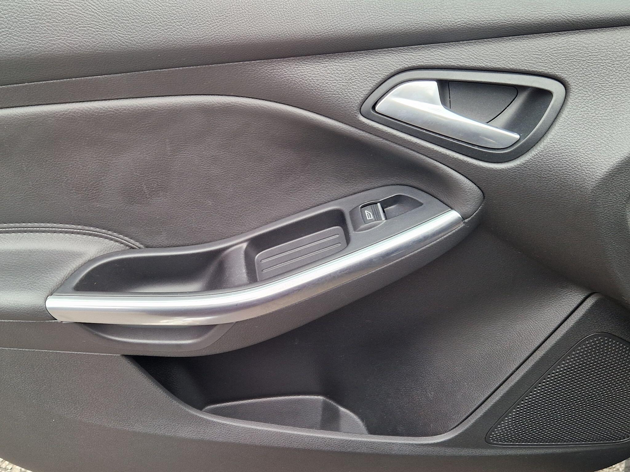 Ford Focus - Image 38