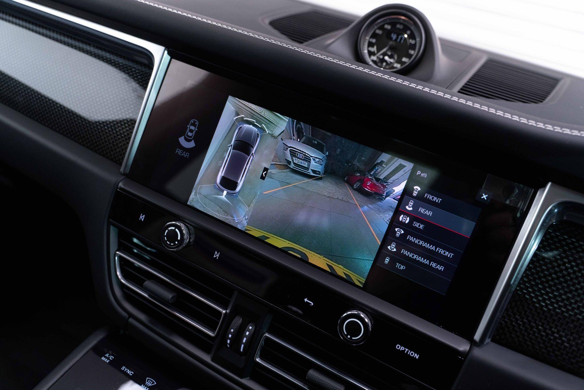 Porsche Macan - Image 32