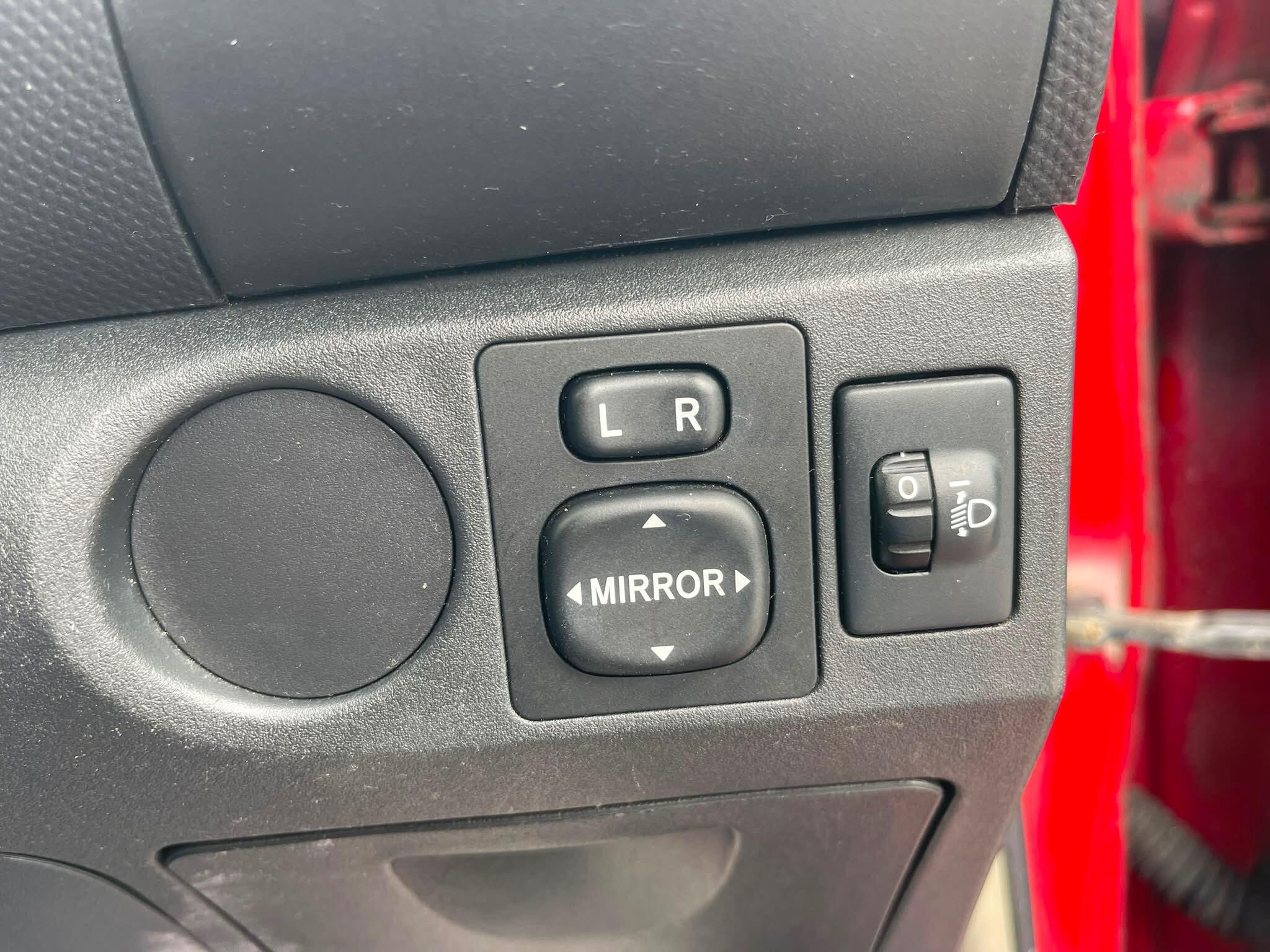 Toyota Yaris - Image 20