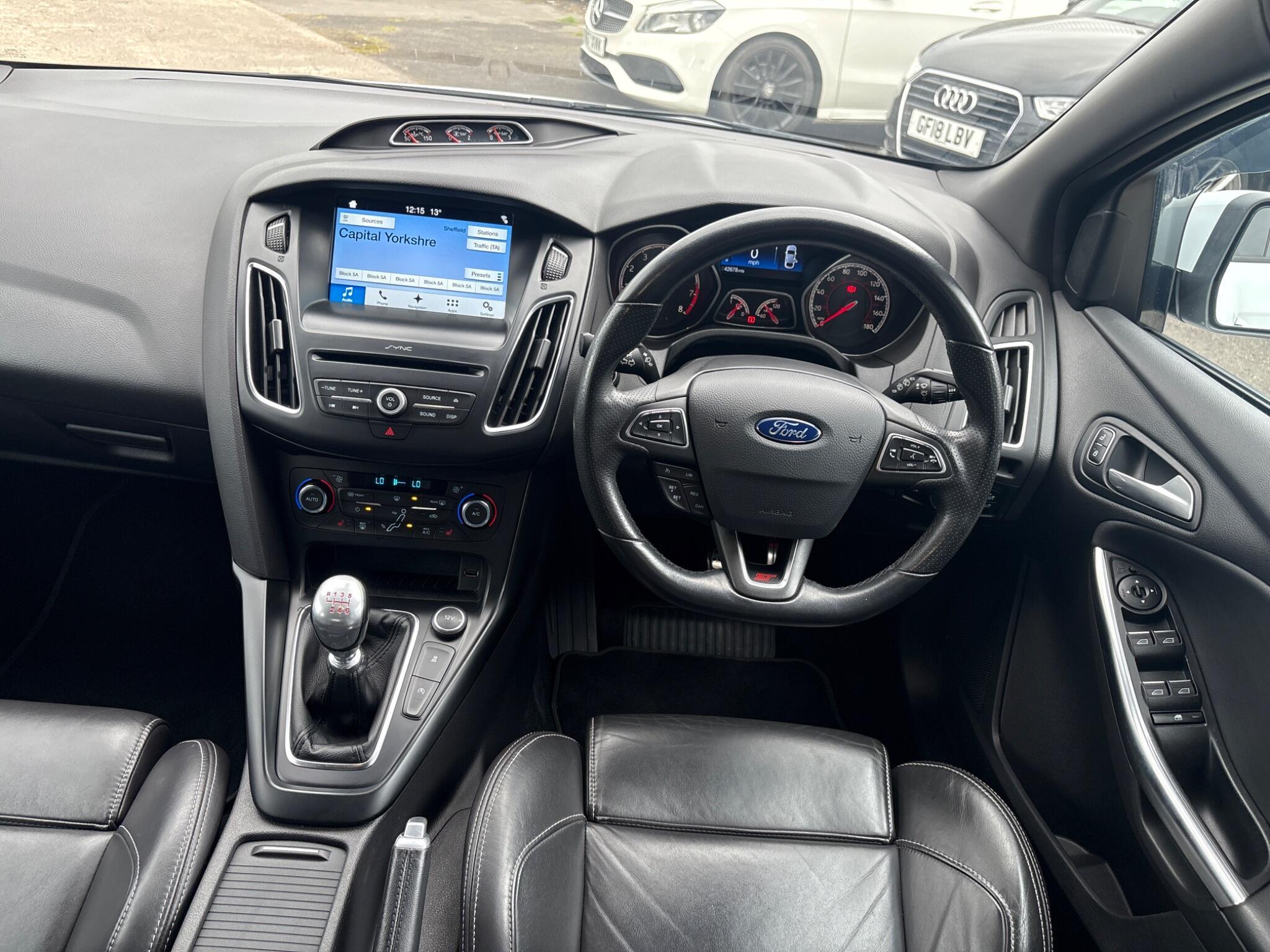 Ford Focus - Image 20