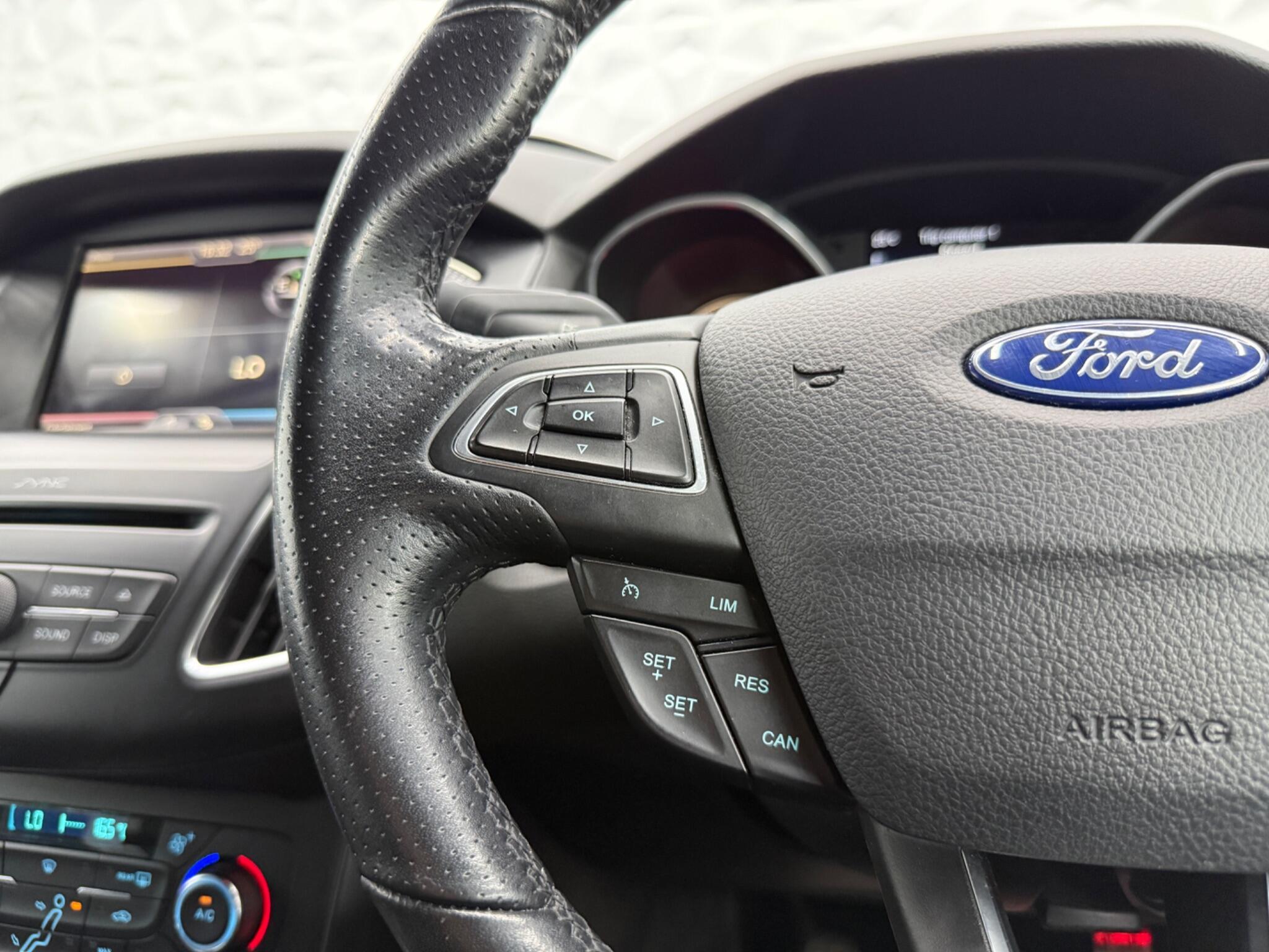 Ford Focus - Image 38