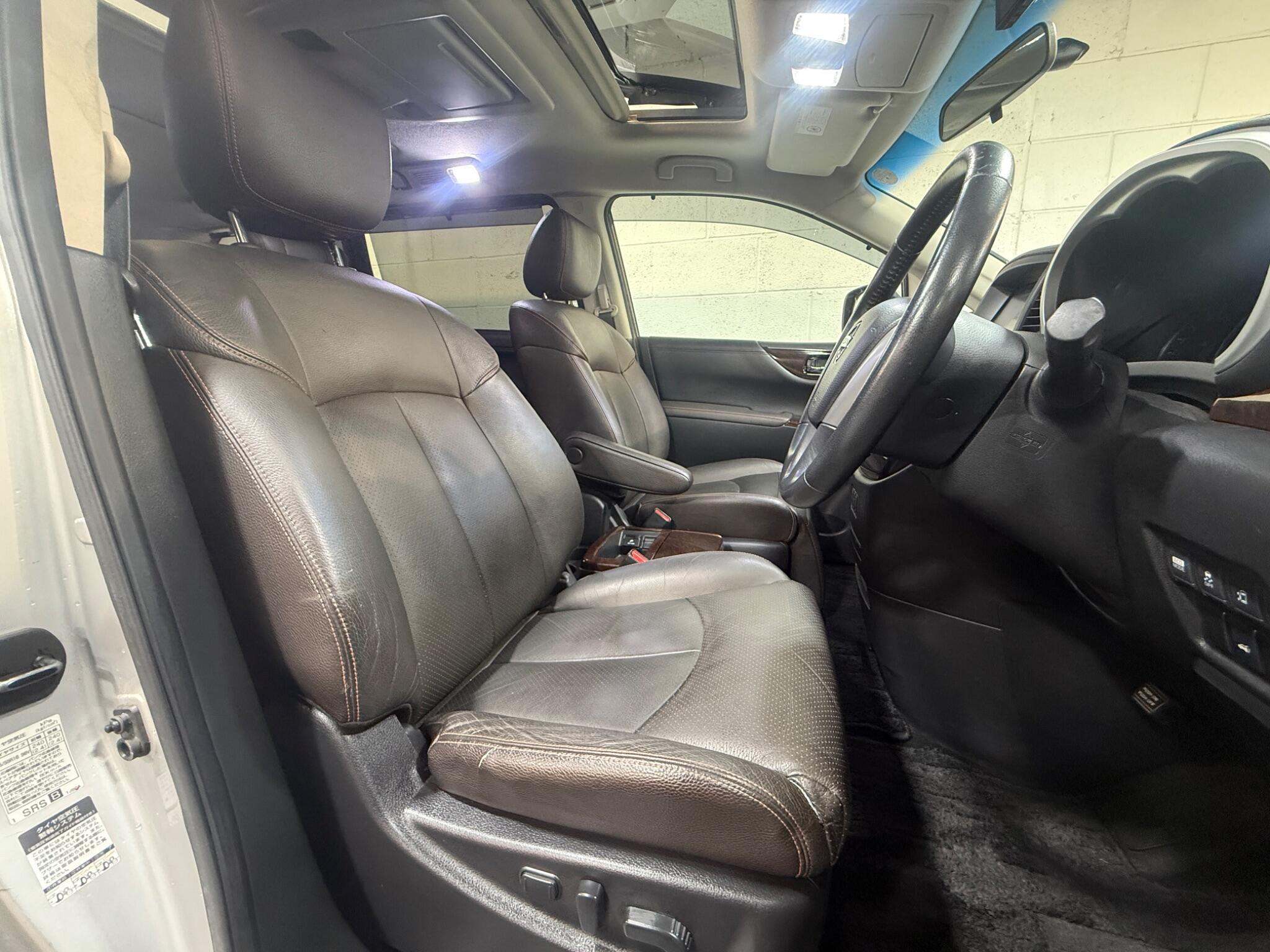 Nissan Elgrand - Image 8