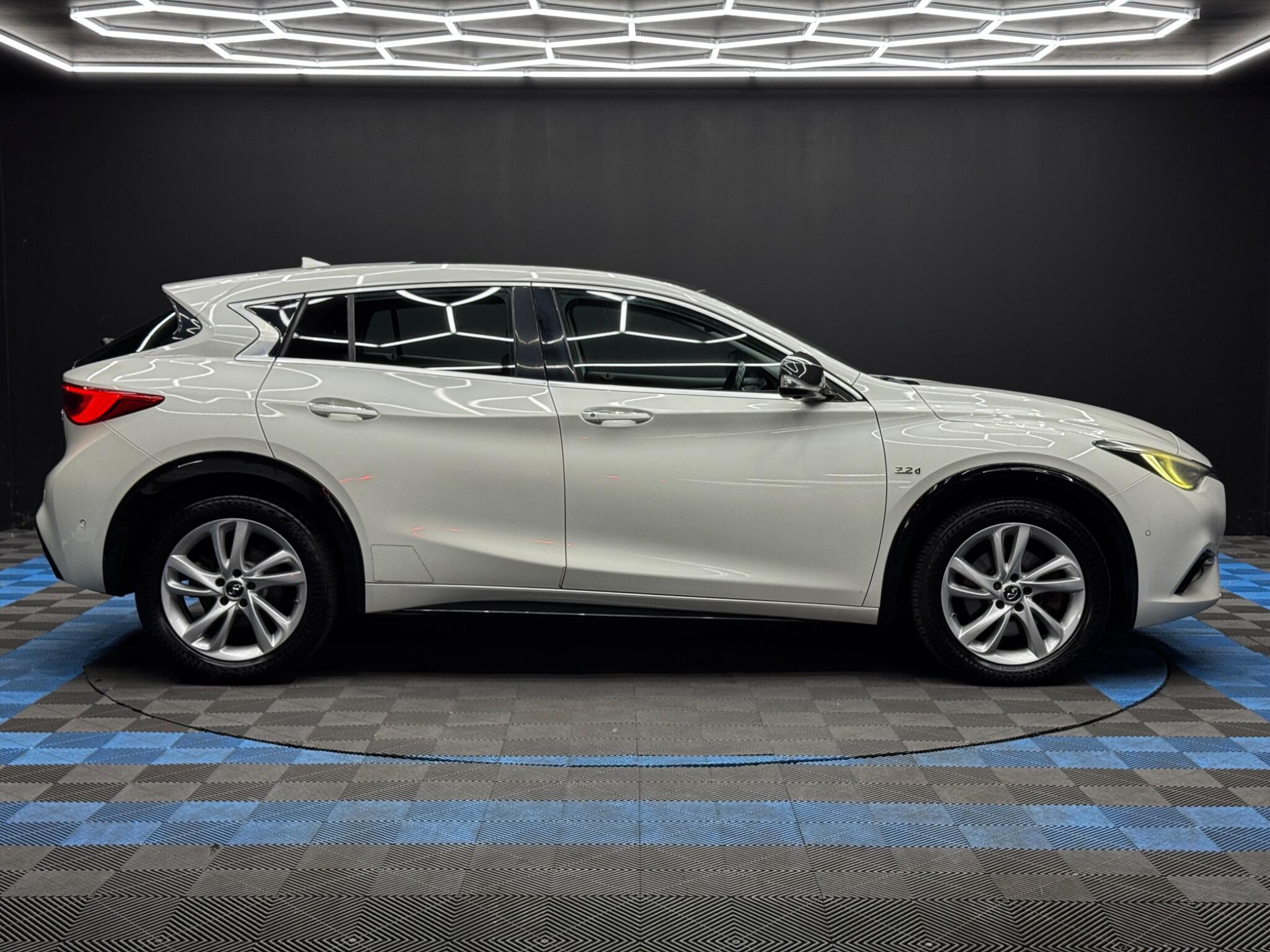 Infiniti Q30 - Image 4