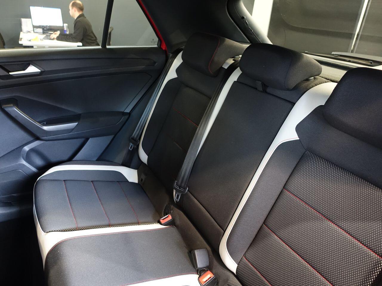 Volkswagen T-Roc - Image 17