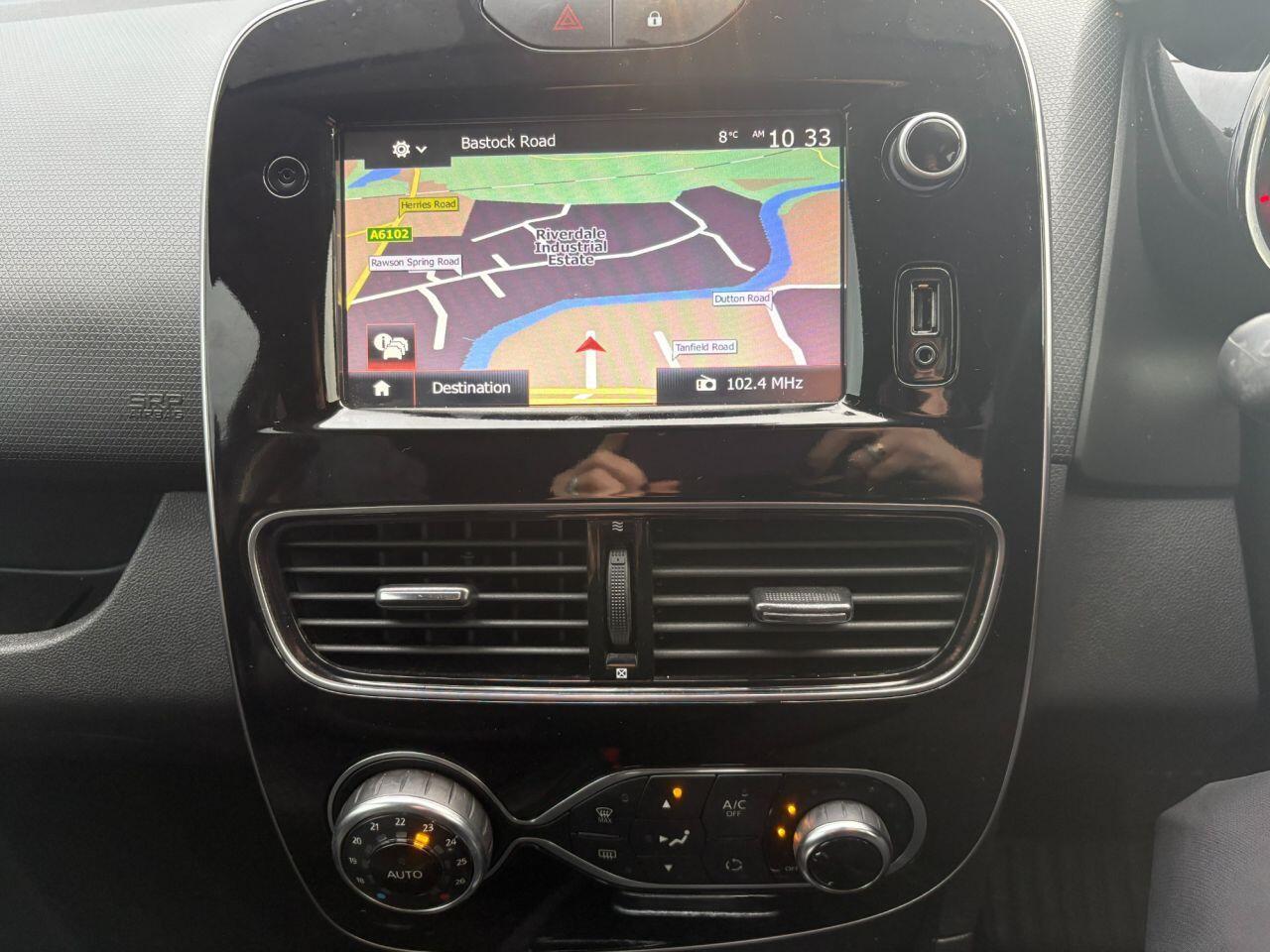 Renault Clio - Image 17