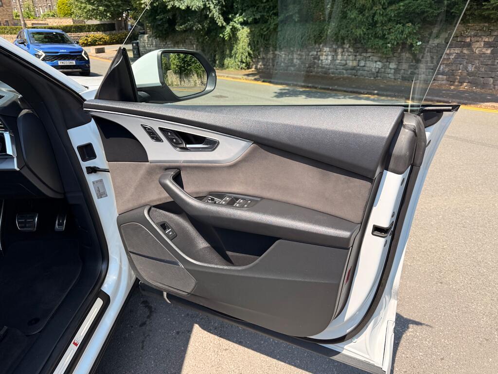 Audi Q8 - Image 16