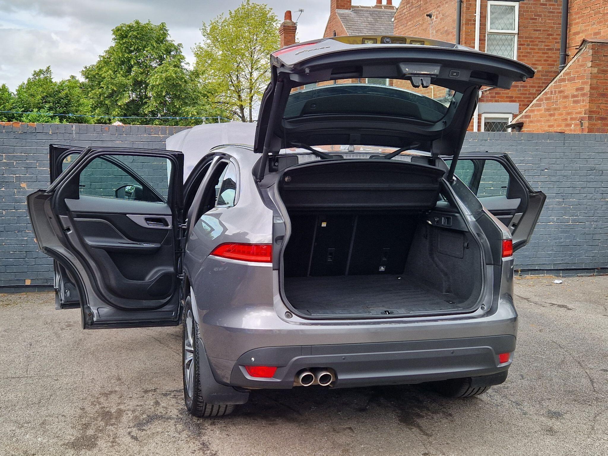 Jaguar F-Pace - Image 19