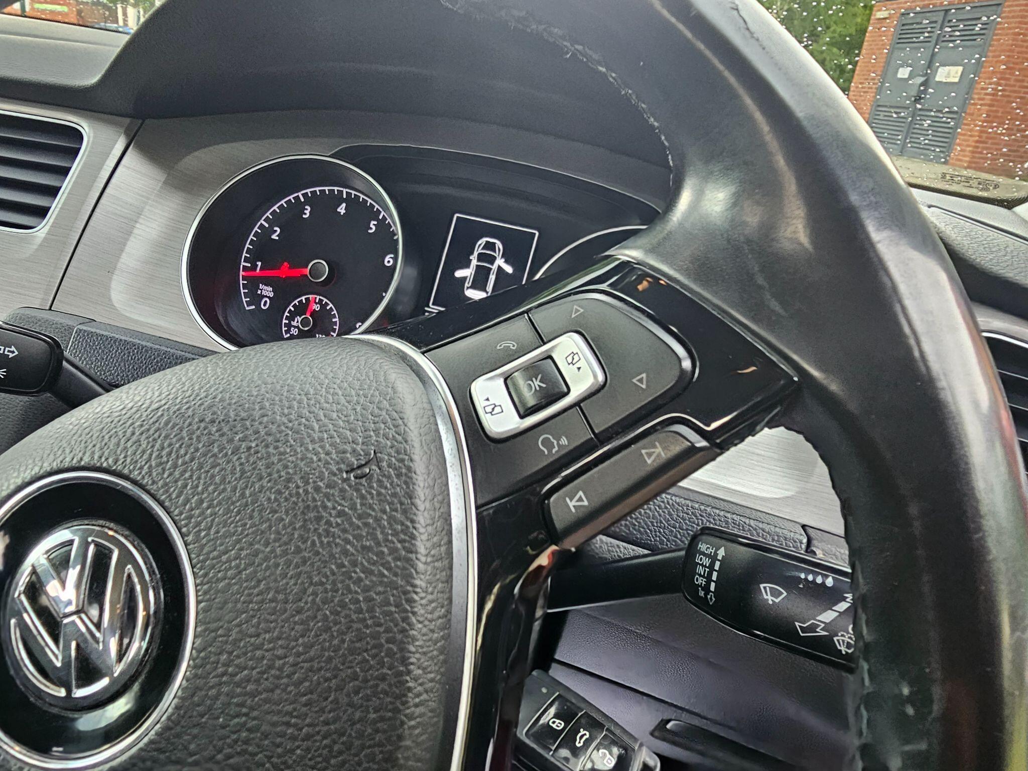 Volkswagen Golf - Image 27