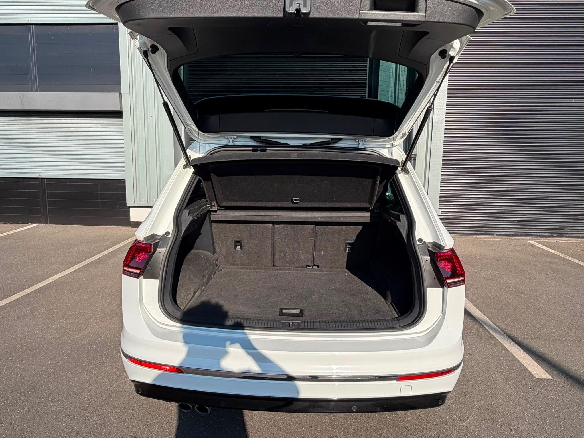 Volkswagen Tiguan - Image 12
