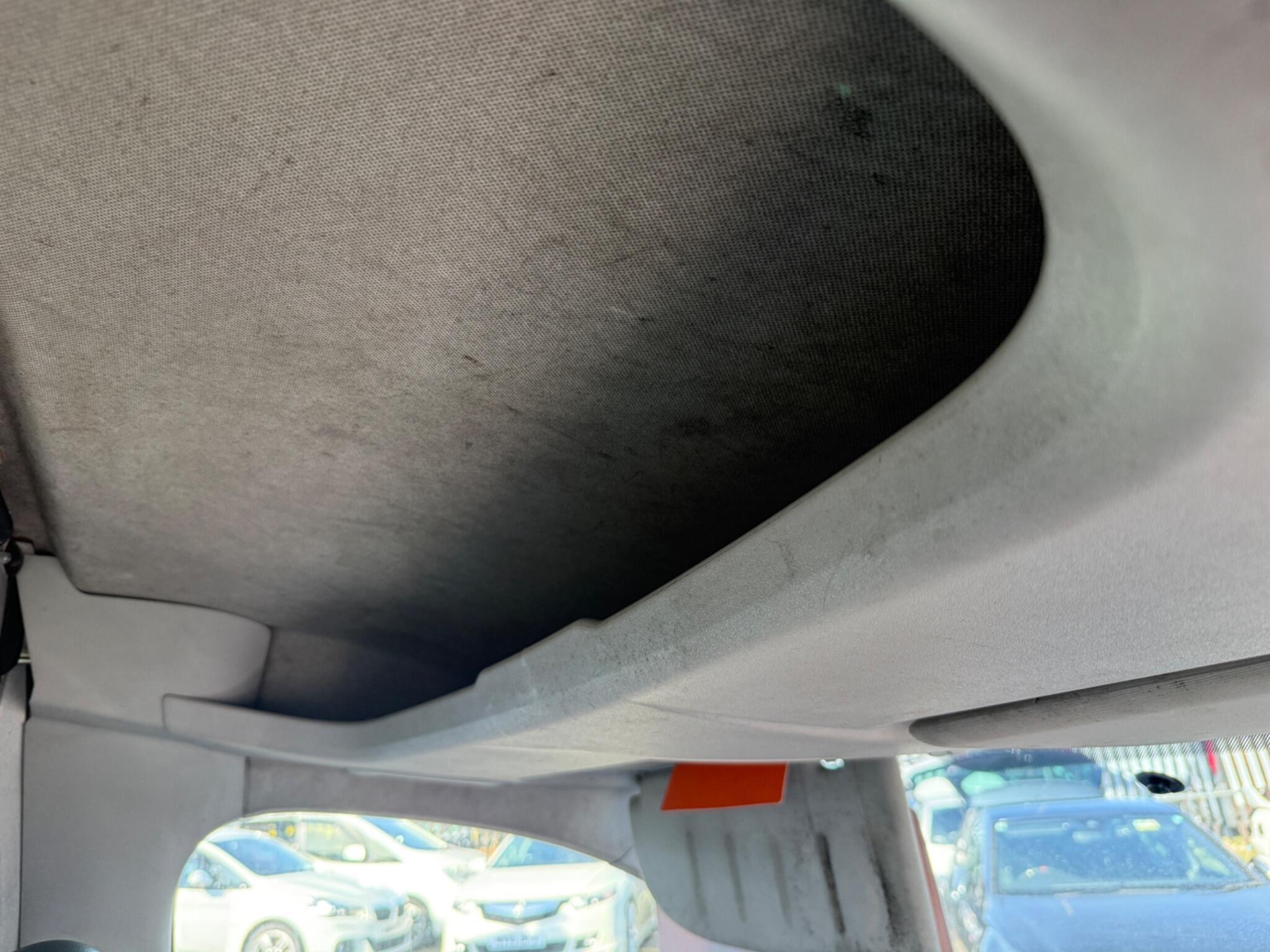 Volkswagen Caddy - Image 33