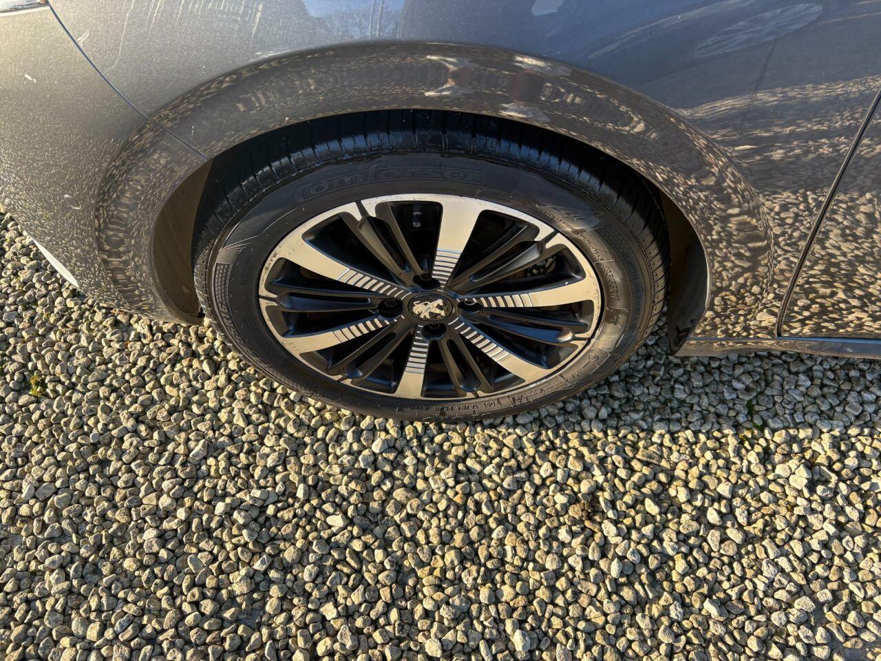 Peugeot 208 - Image 17