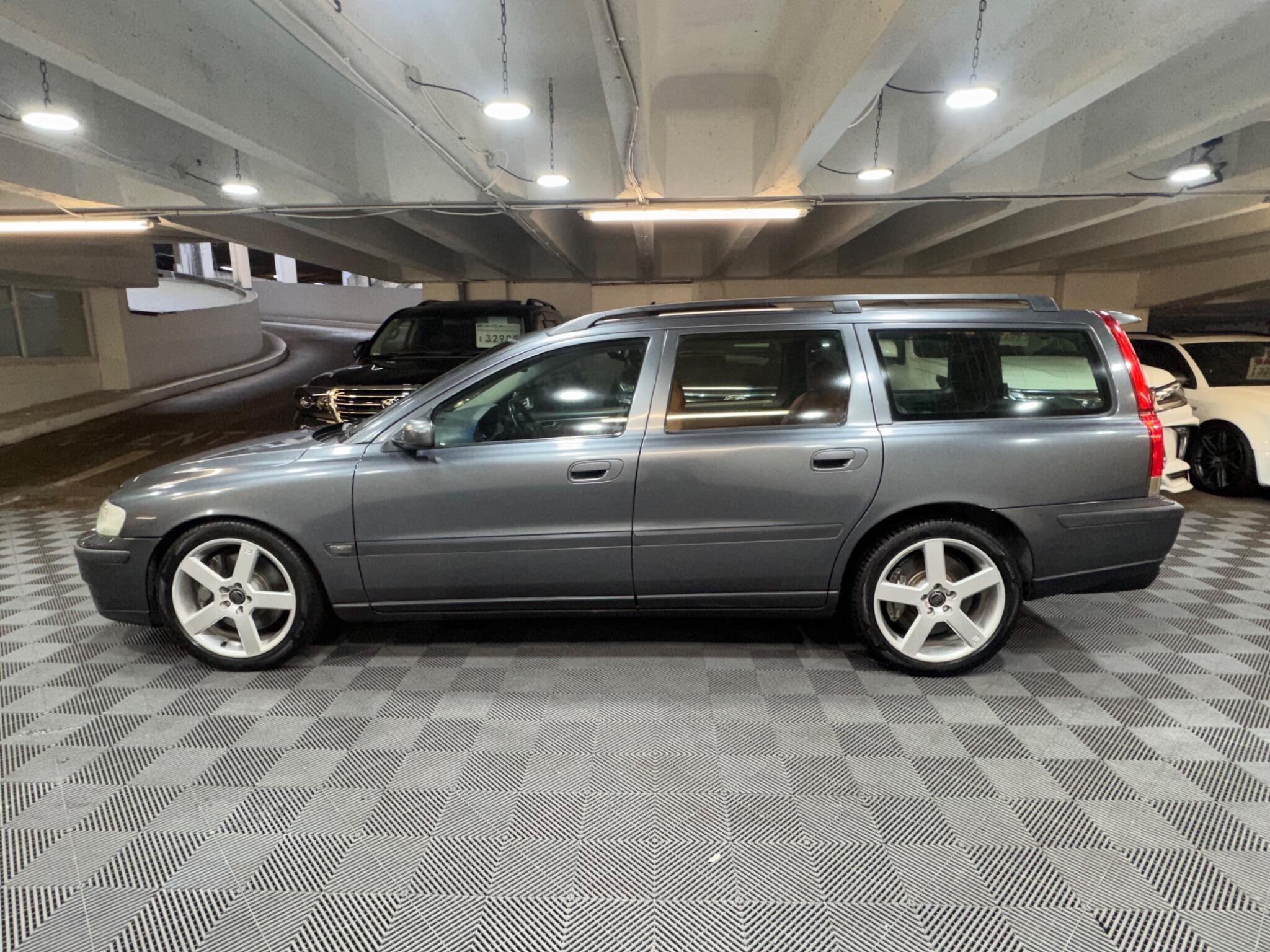 Volvo V70 - Image 2
