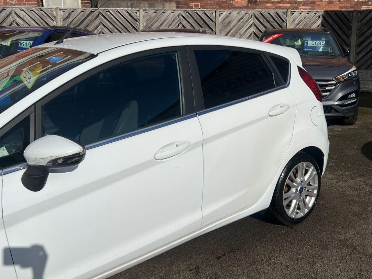 Ford Fiesta - Image 12