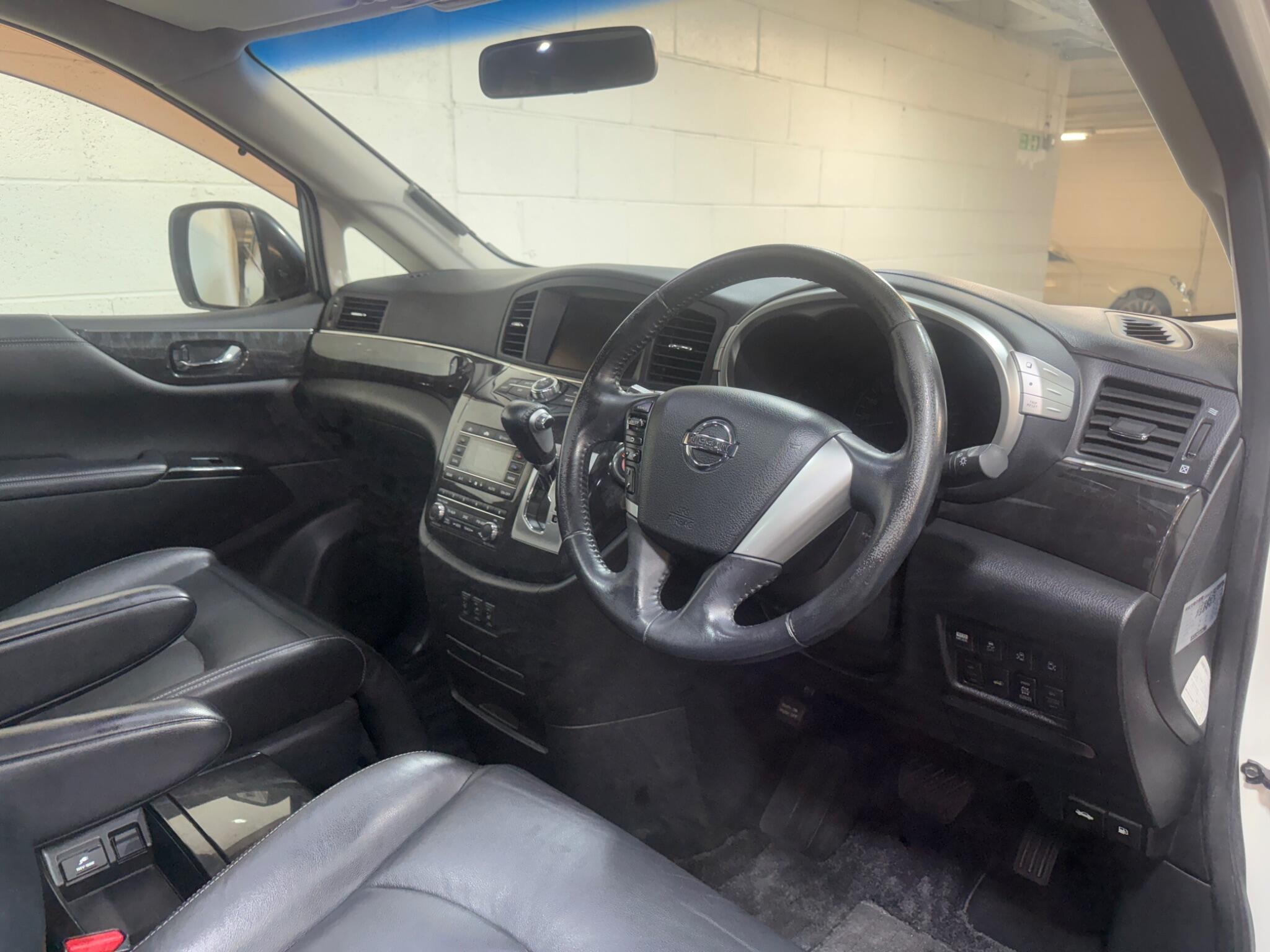 Nissan Elgrand - Image 9