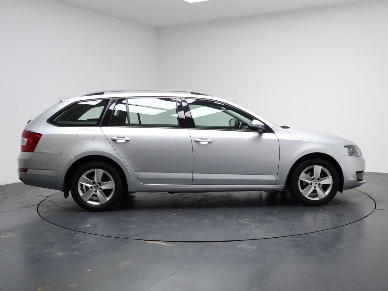 Skoda Octavia - Image 14