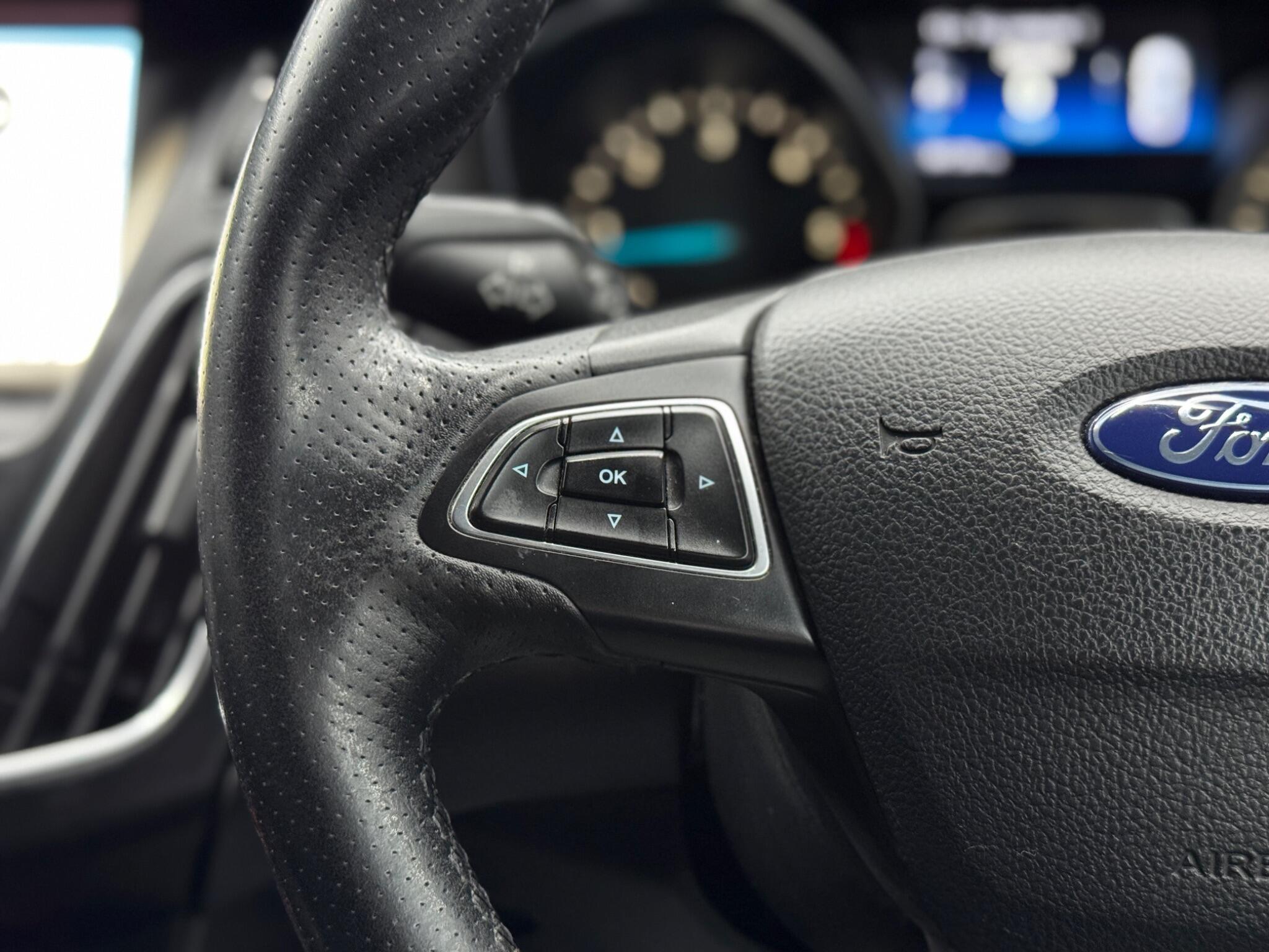 Ford Focus - Image 20