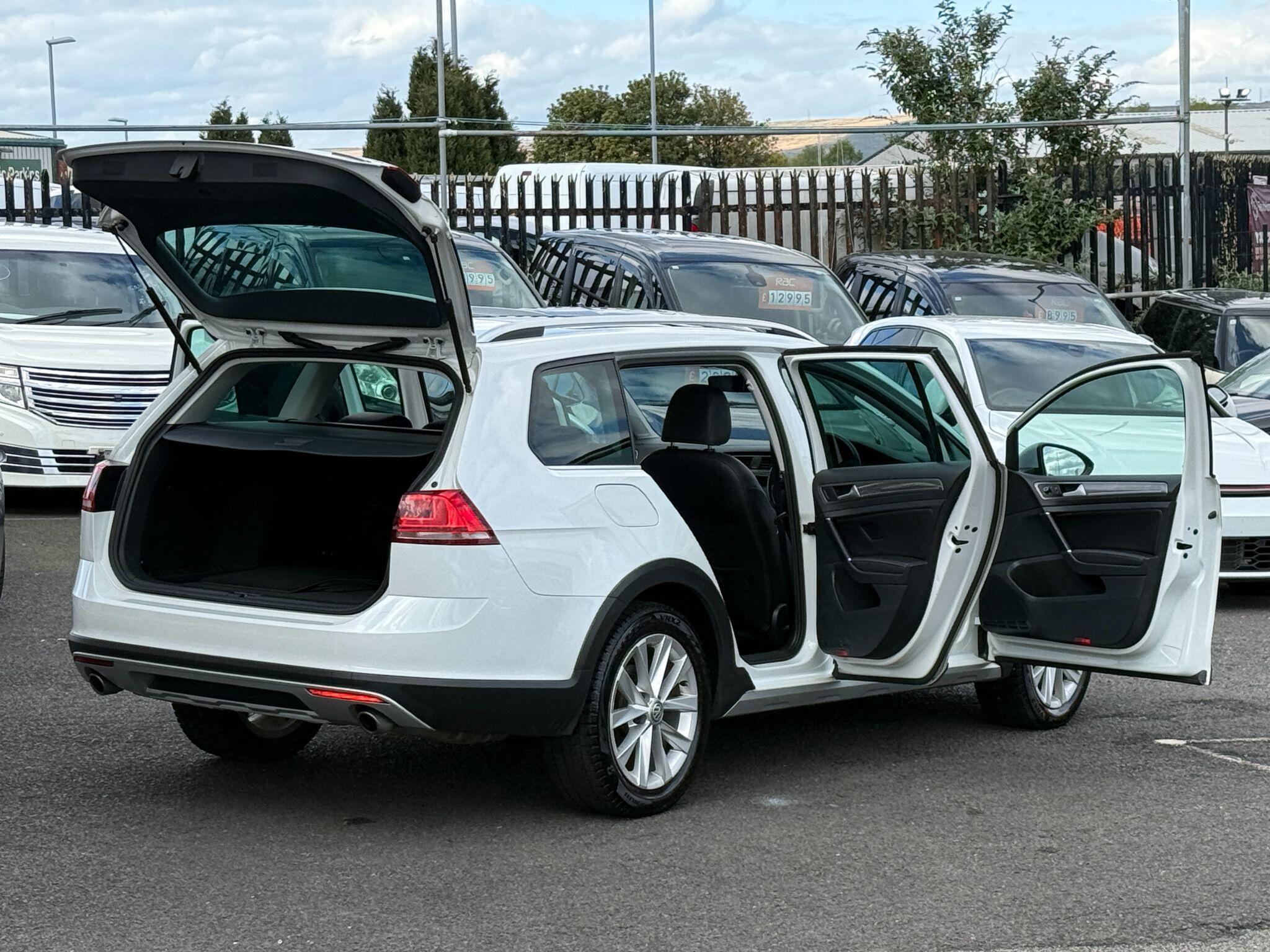 Volkswagen Golf - Image 2