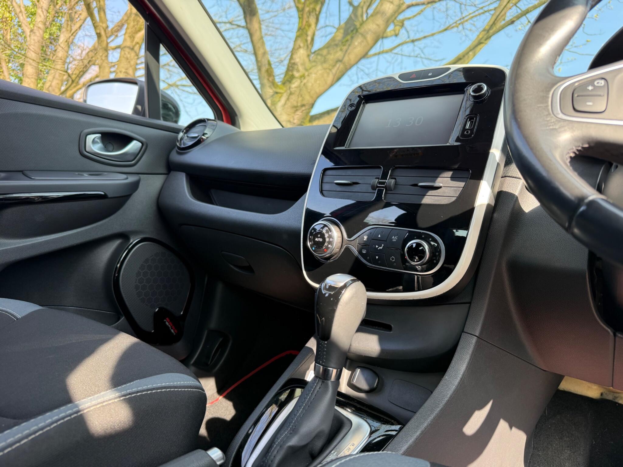 Renault Clio - Image 17