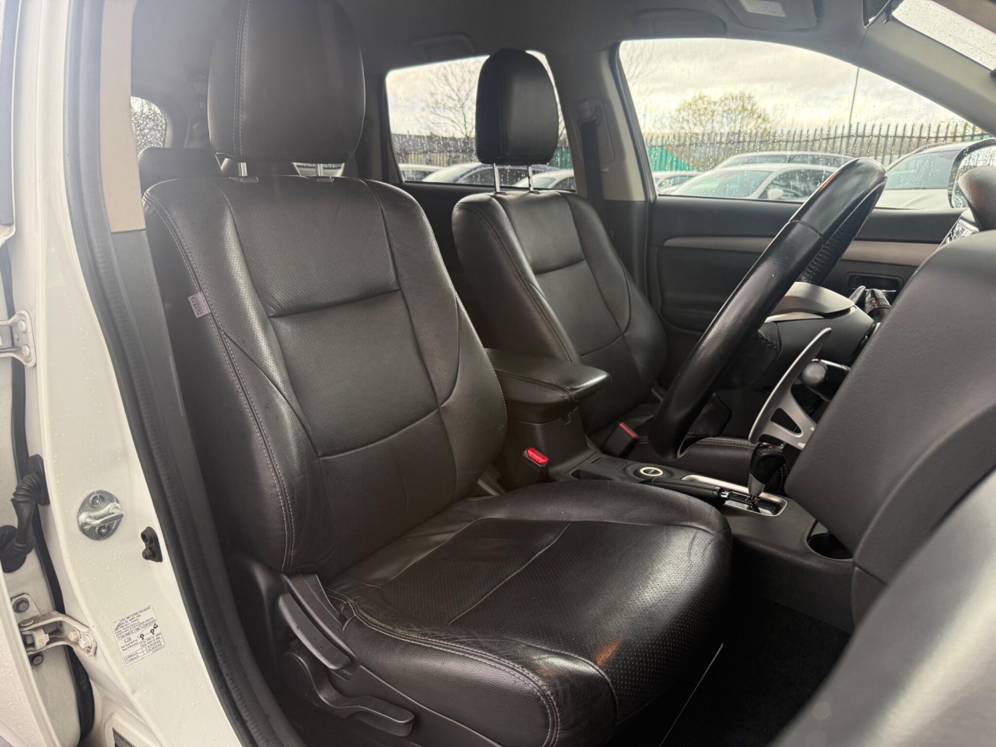 Mitsubishi Outlander - Image 14