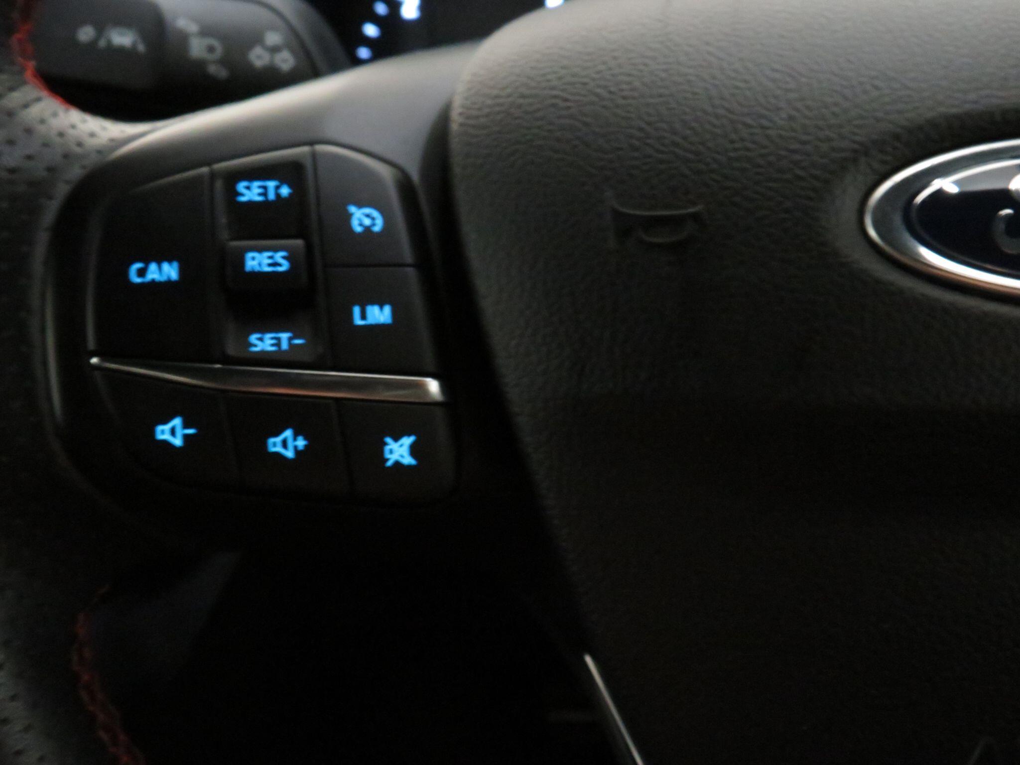 Ford Focus - Image 16
