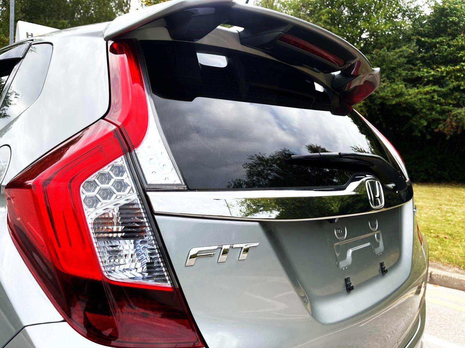 Honda FIT - Image 18