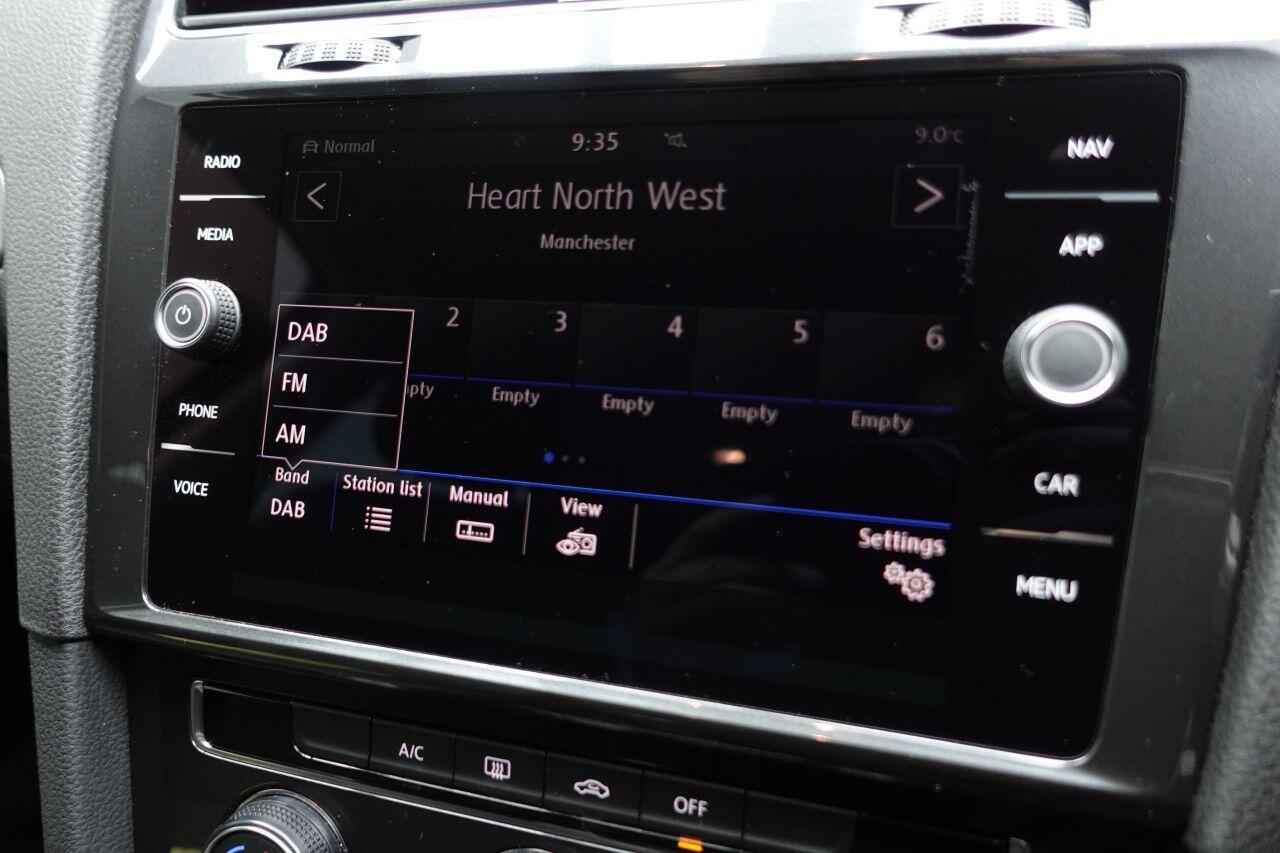 Volkswagen Golf - Image 29