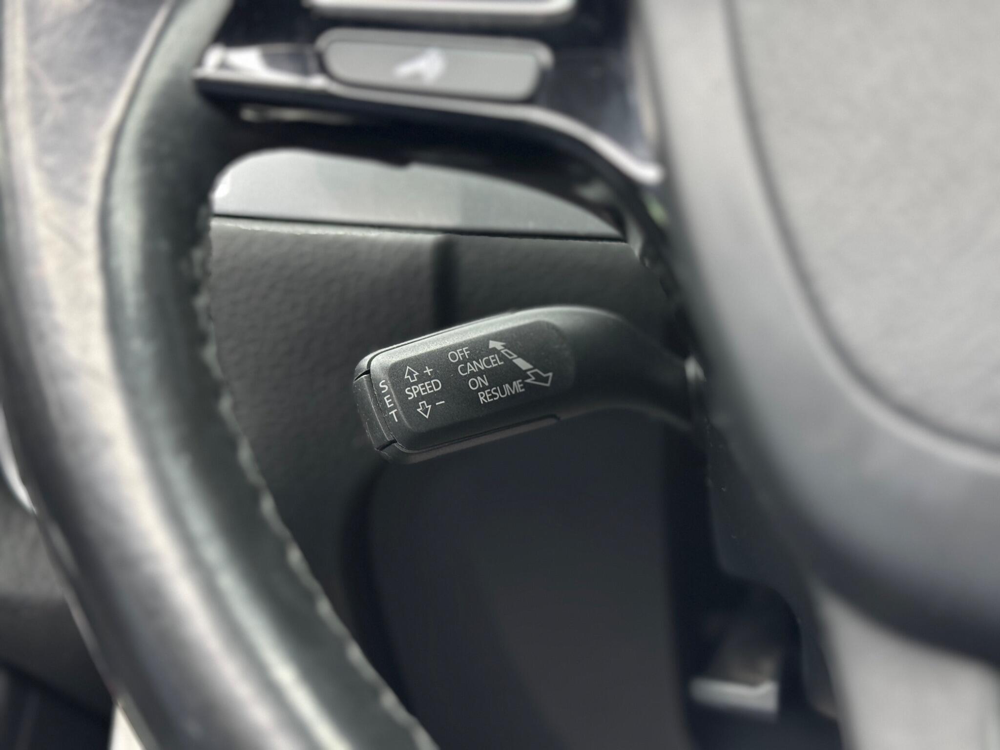 Volkswagen Touareg - Image 22