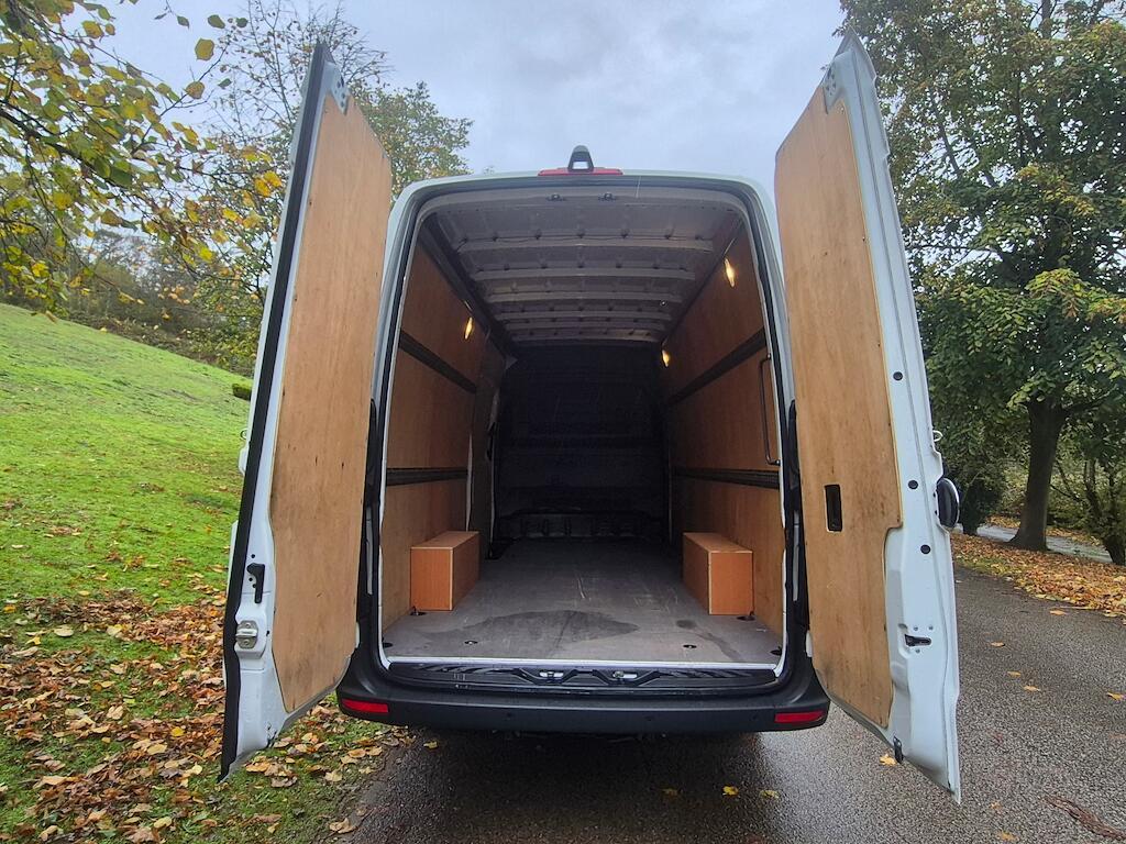 Mercedes Sprinter - Image 10