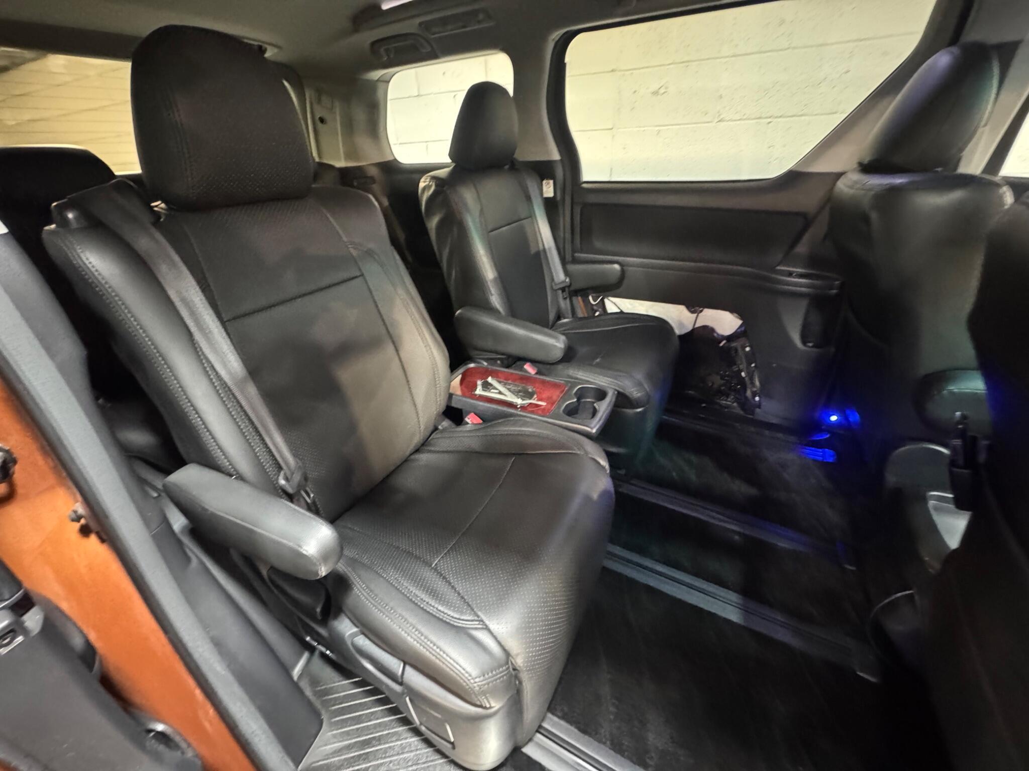 Toyota Vellfire - Image 11