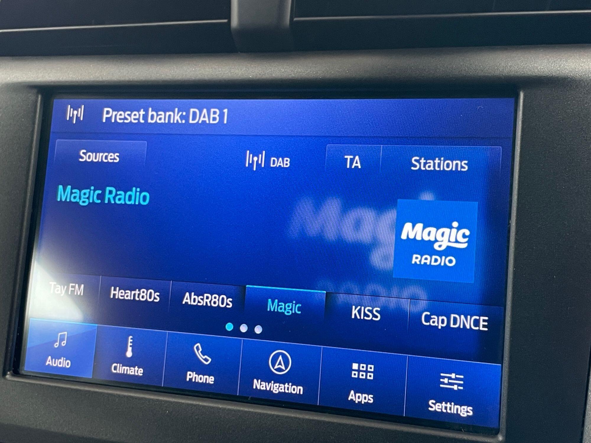 Ford Mondeo - Image 39