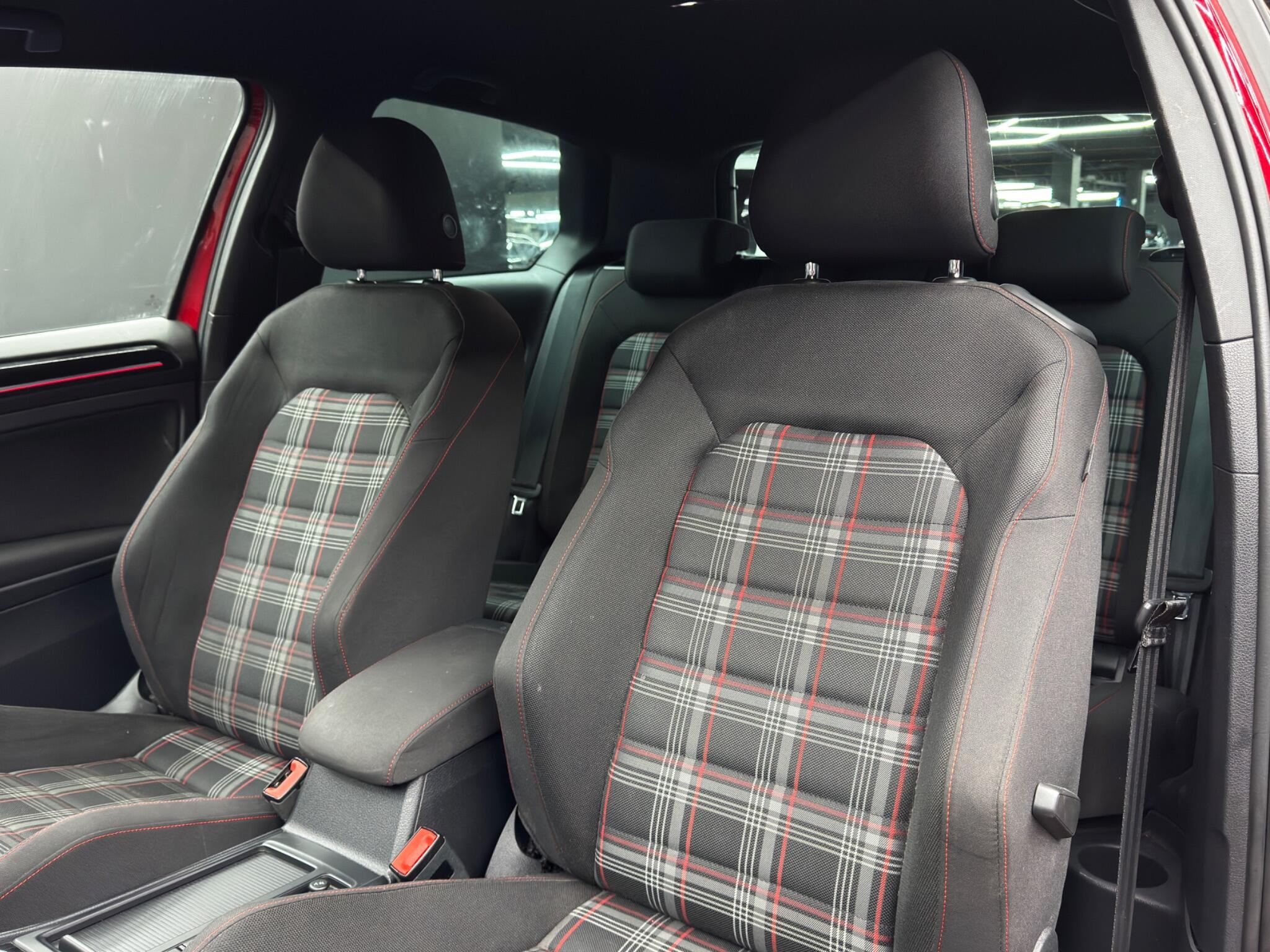 Volkswagen Golf - Image 14