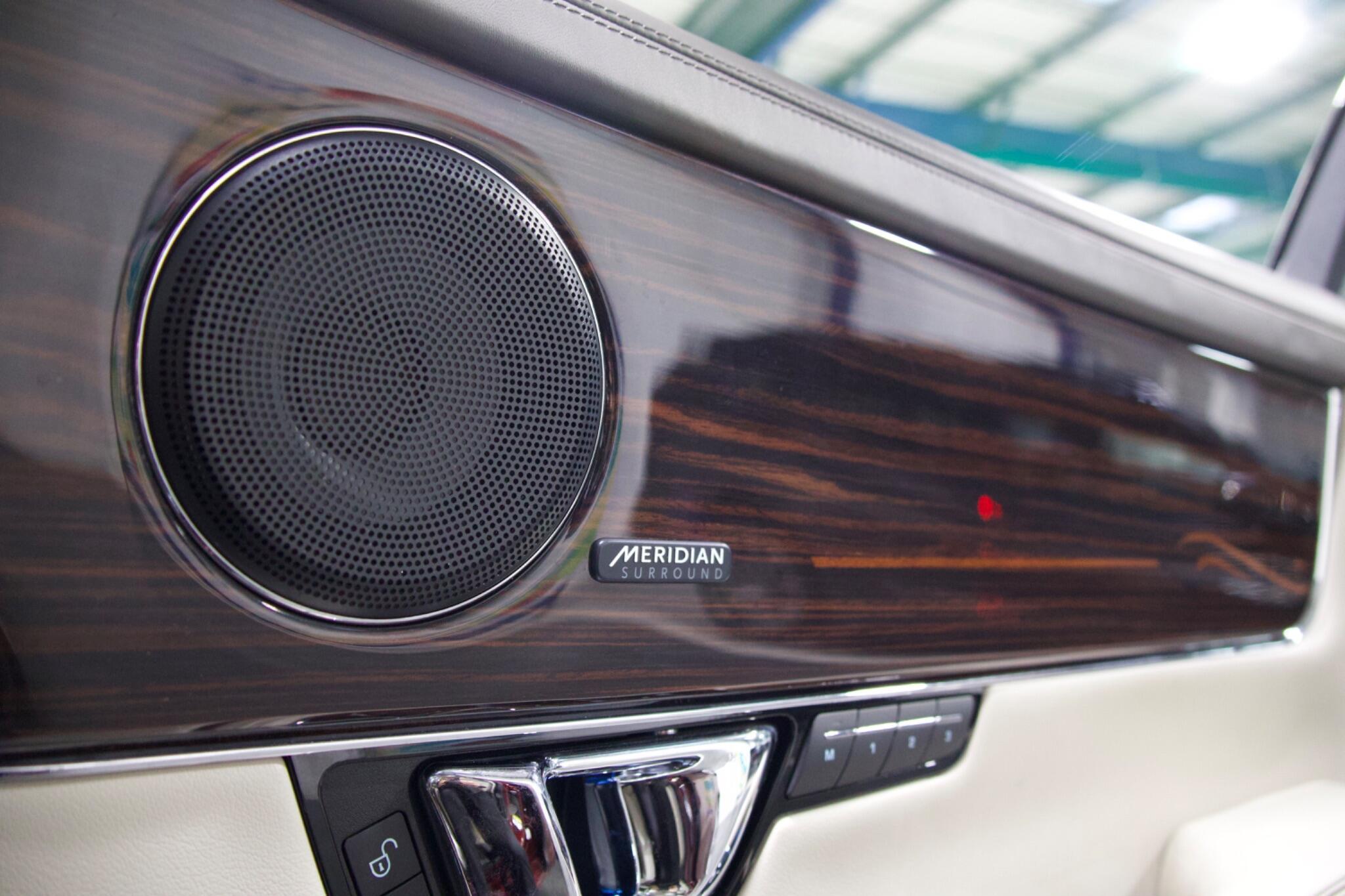 Jaguar XJ - Image 14