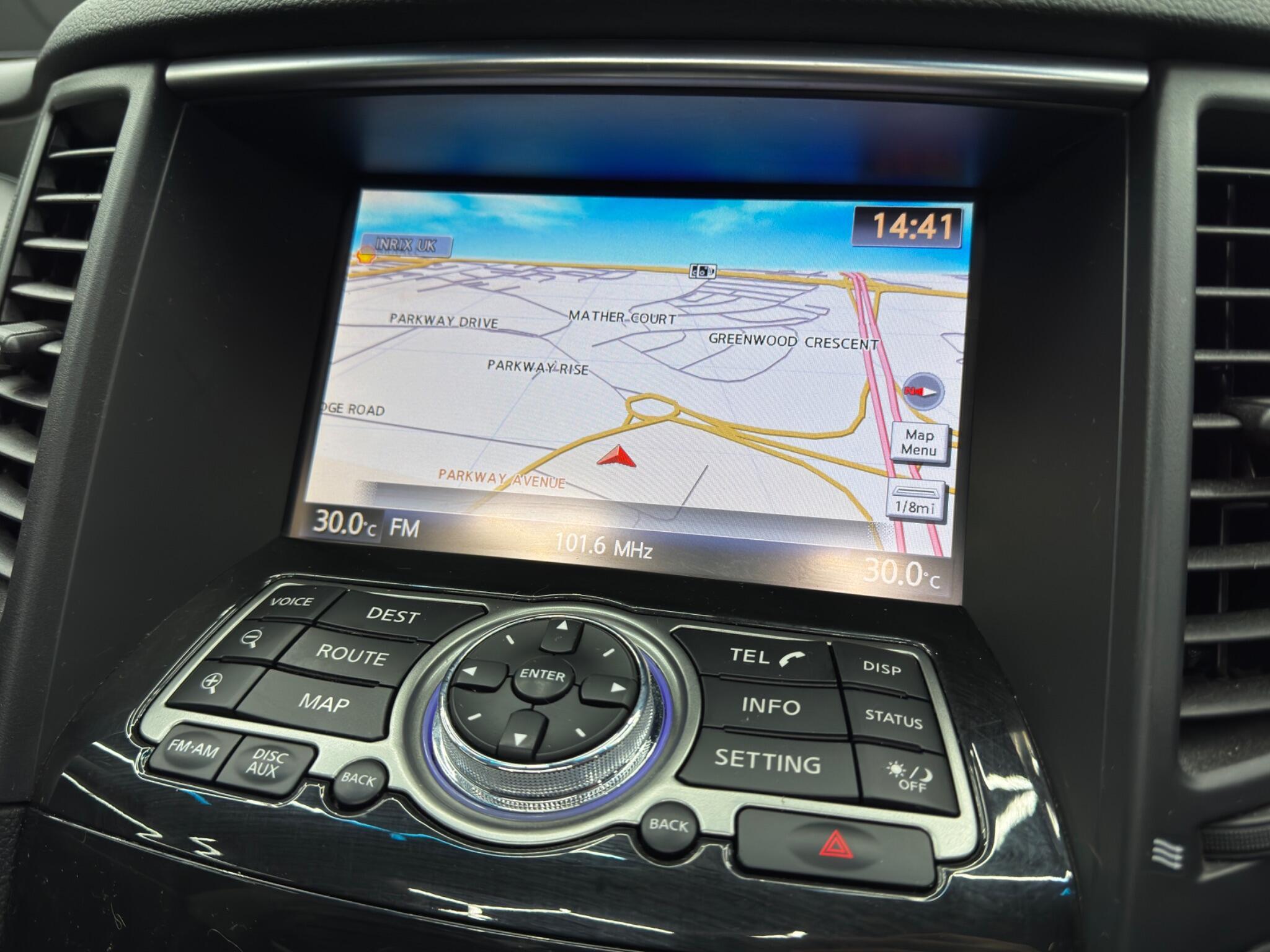 Infiniti QX70 - Image 29