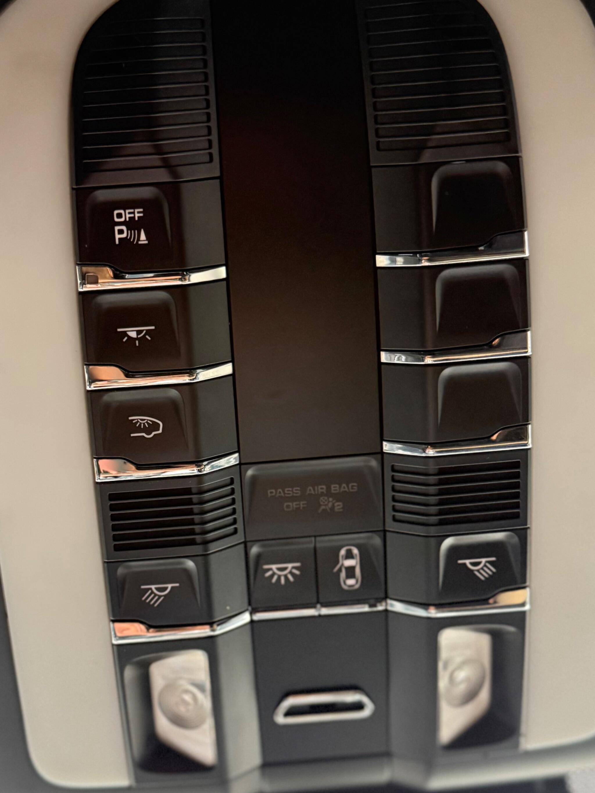 Porsche Cayenne - Image 50