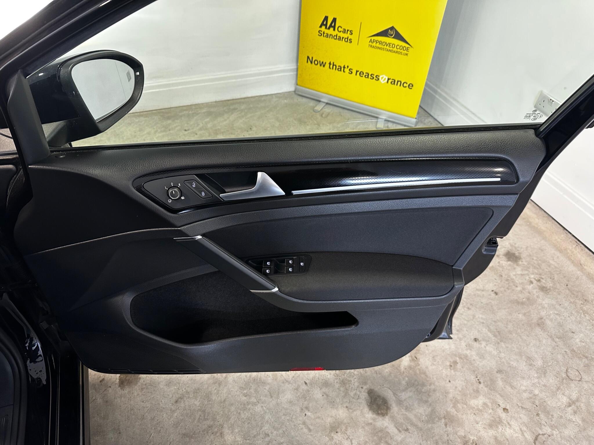 Volkswagen Golf - Image 10